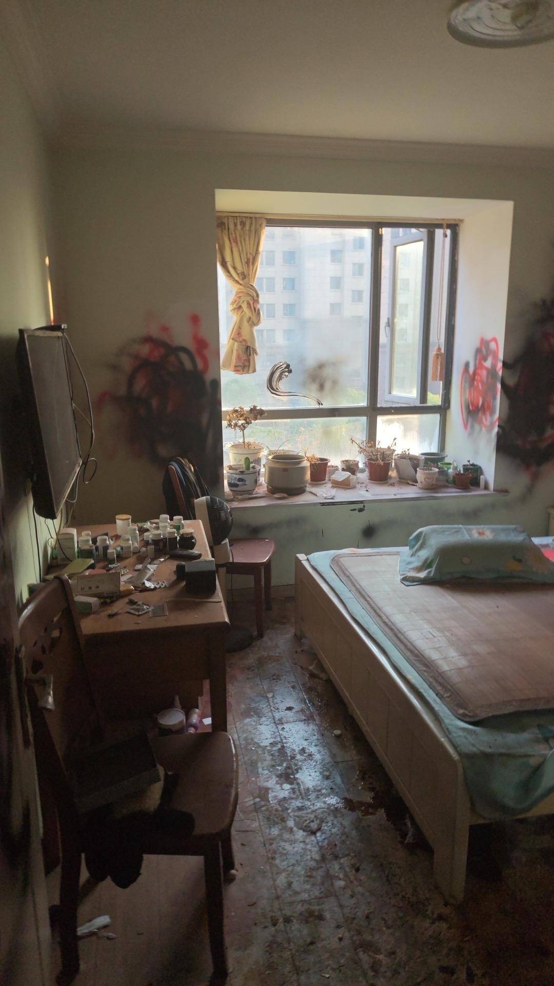 八旬老人称和保姆结婚后住房被售卖，因房子多次遭砸搬到宾馆住 买家称去年2月就该交房(图10)