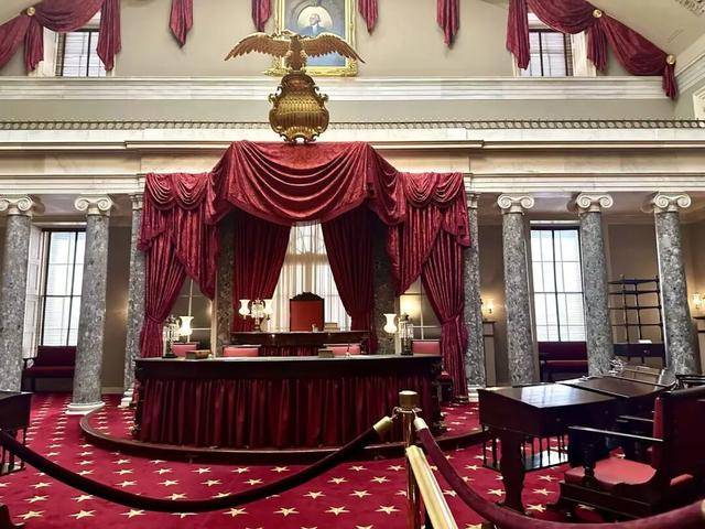 中东战火外溢,关税退税开战:特朗普身陷两个战场