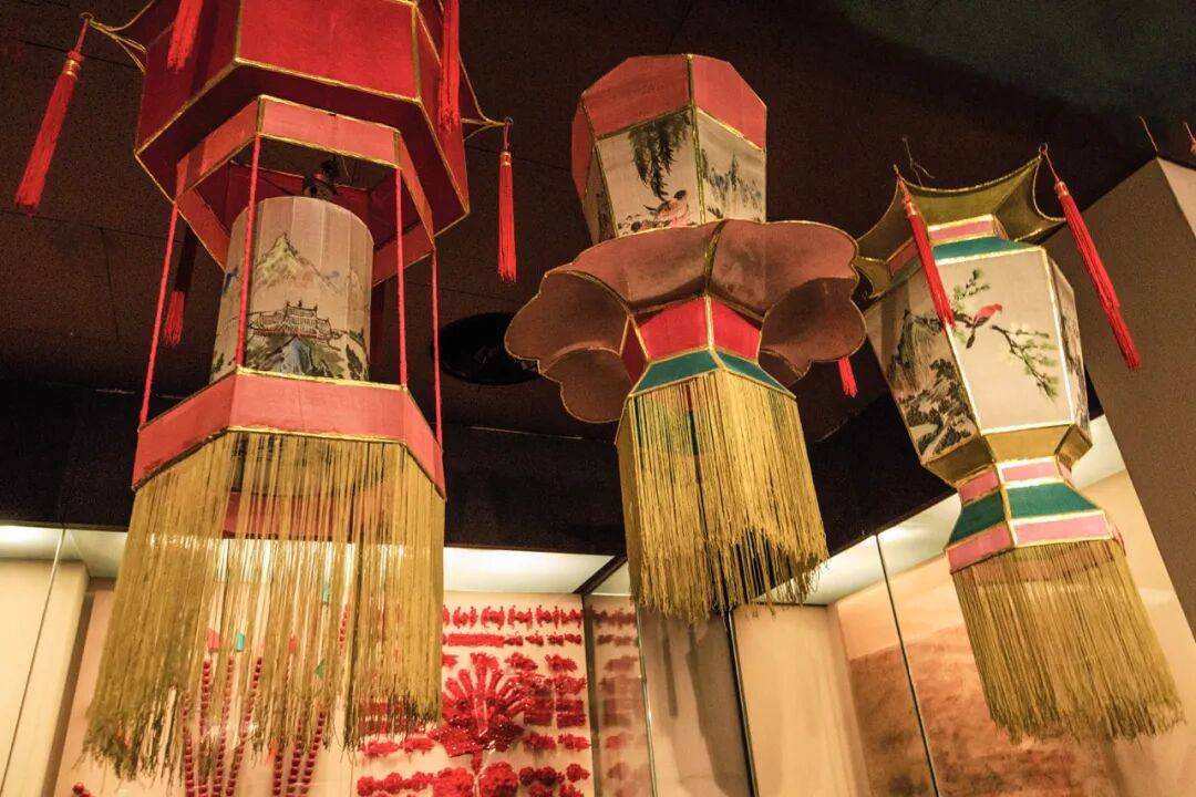 滚元宵、包汤圆、赏花灯、猜灯谜,闹元宵,送祝福!_高跷_民俗_柴脚