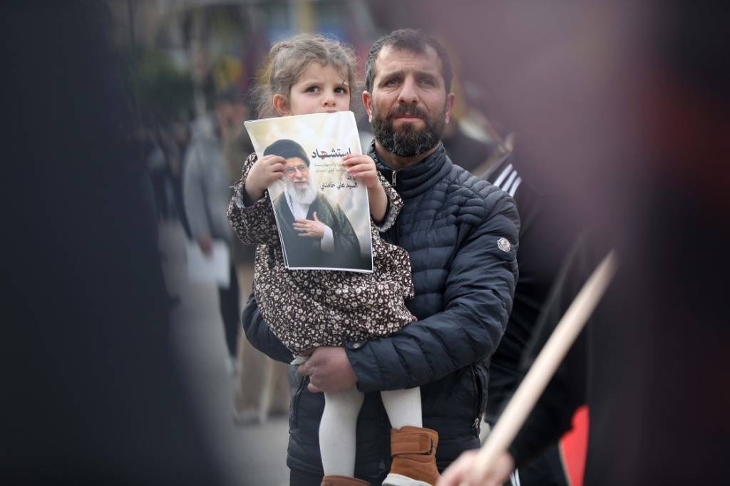 当哈梅内伊“殉职”后：伊朗最高精神领袖的历史、现状与挑战 -华闻时空