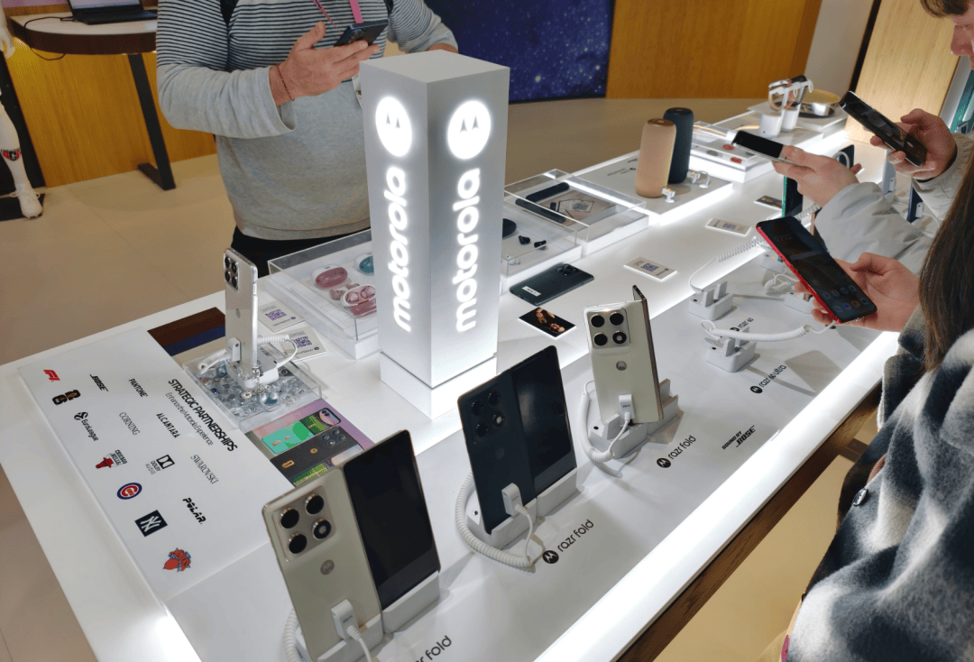 今年的MWC，手机厂商们都开始“不务正业”了。。。