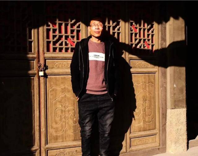 张二棍诗歌《旷野》是现实人生的真实写照,非常接地气,推荐一读_口琴_异乡人_告密者