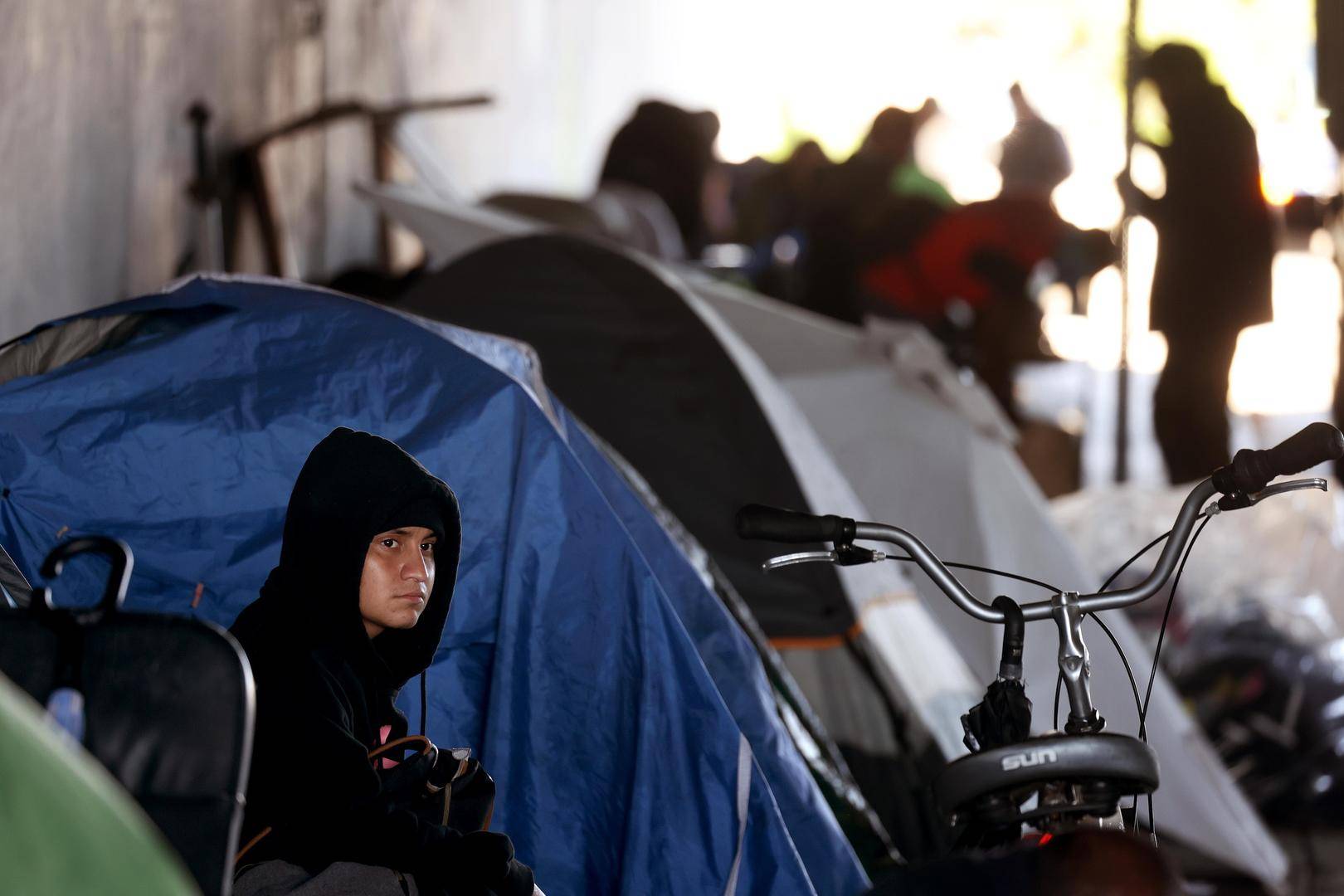 战事进入第9天，美陷“冲突经济学”：每天耗资8.9亿美元，向乌求助抵御无人机