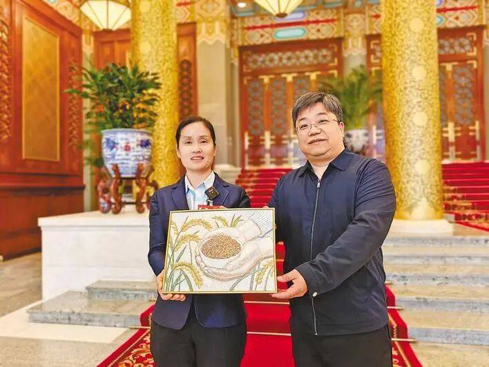 湖北“女粮王”带上两会的“金饭碗”将被带到联合国粮农组织总部_毕利霞_作品_中国