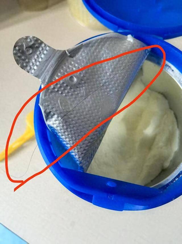 宝妈称苏宁售出的爱他美奶粉内有头发 客服:愿意补偿100元(图1)