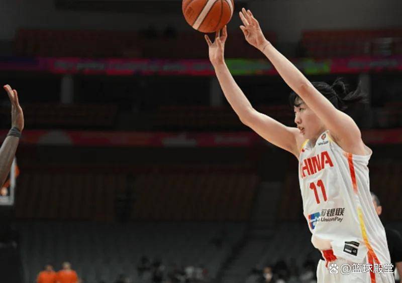 女篮首节压制南苏丹！罗欣棫攻守兼备，多人发挥，李月汝犯规麻烦