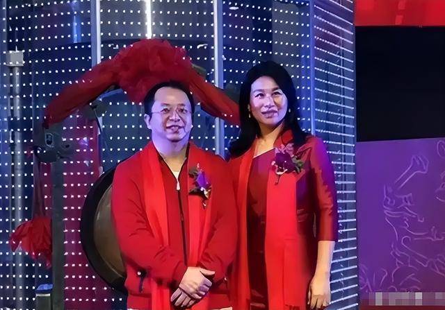 用一场离婚，她分走前夫近90亿资产，如今躺着不动一年分红上千万_胡欢_周鸿祎_网友