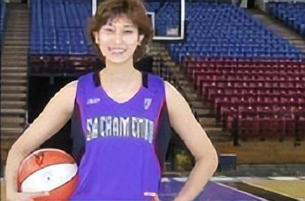 她曾是中国篮坛第一美女，爱徒是王思雨，两人都曾是八一队球员