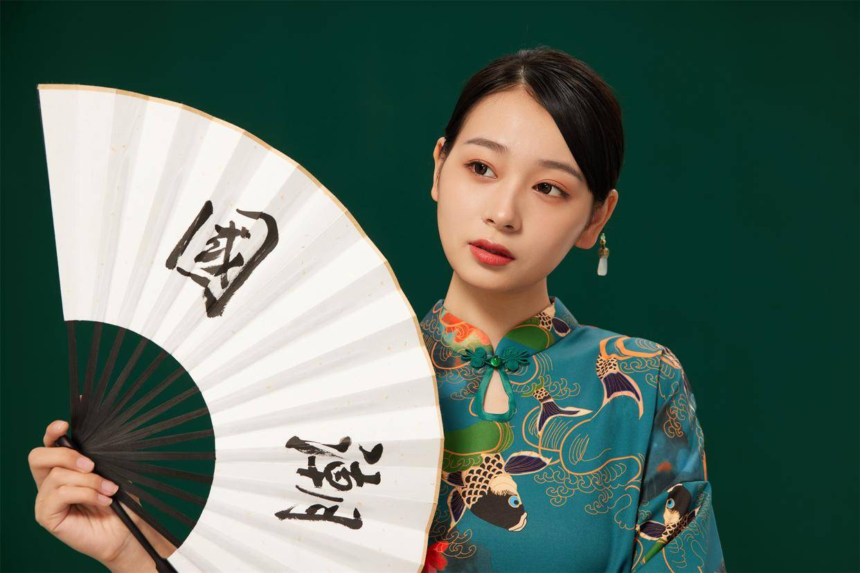 男子称哈啰车轮抱死致人摔伤手机摔坏 哈啰：不