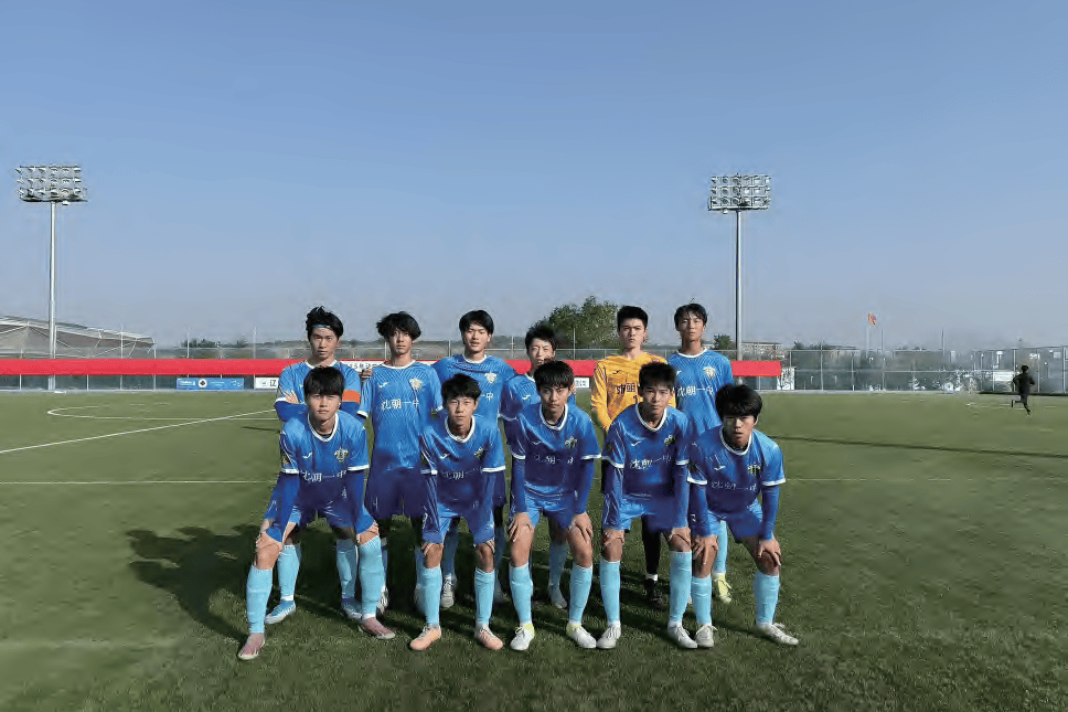 奔跑在炽热的黑半岛体育- 半岛体育官方网站- APP下载土地上