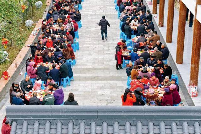 “不敢生病，不敢消费”，农民养老金该怎么涨？