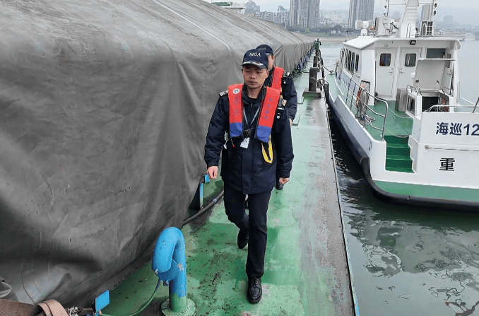 三峡库区进入水位消落期！丰都海事部门全力守护“黄金水道”平安_航行_锚泊_船舶