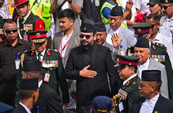 尼泊尔“90后”新总理宣誓就职：学土木的说唱歌手，2022年当选加德满都市长