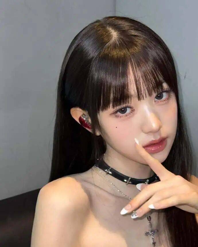 顶级女爱豆被日漫画家伊藤润二本人认证，和富江长得很像！ 插图5