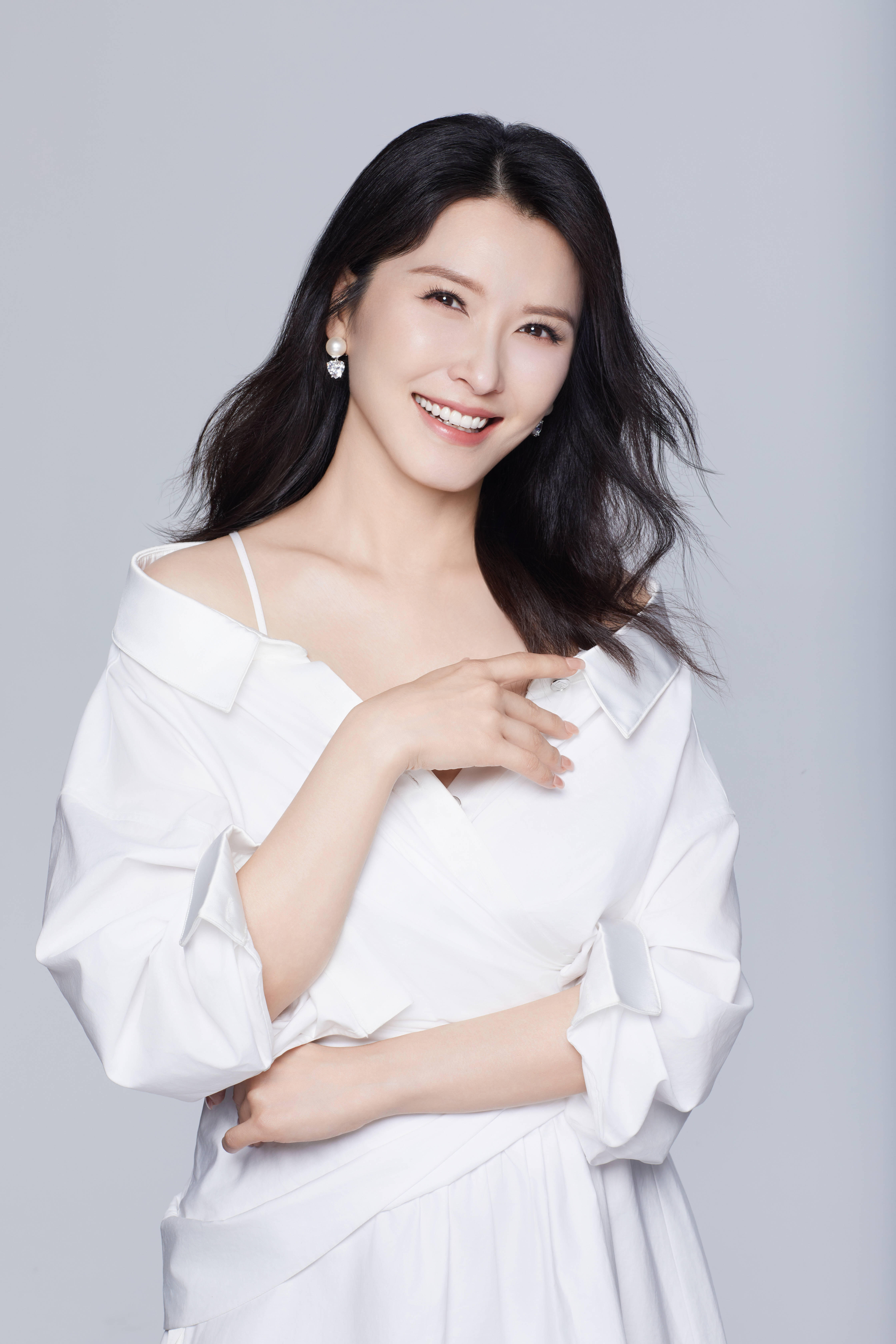 徐洁儿亮相《乘风2026》，王俊凯助阵