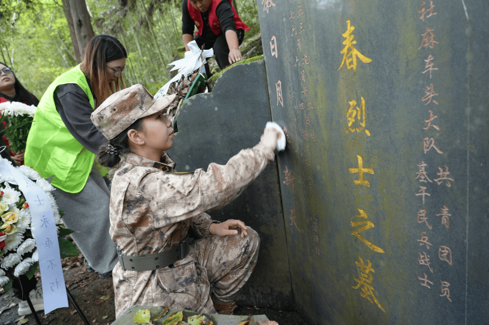 �����ǵĽ��ա��������Ӻ�ɫ׷Ѱ������̤�࣬��ǶȽ����㽭��������