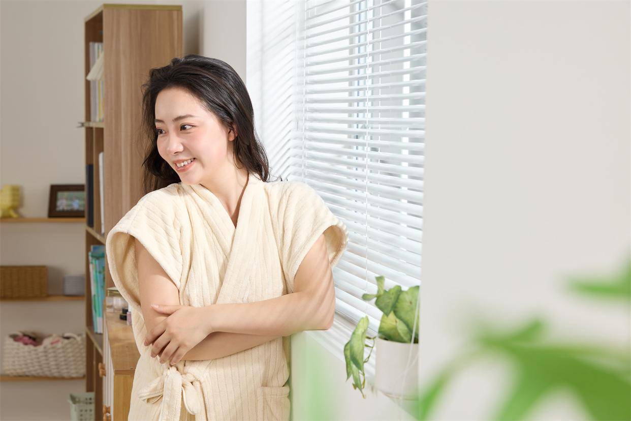 简艺家全屋定制货不对板 女子发帖维权遭商家假