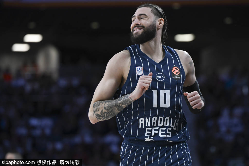 皇马欧冠出局后，卡马文加、姆巴佩打破沉默：承担责任，誓言归来