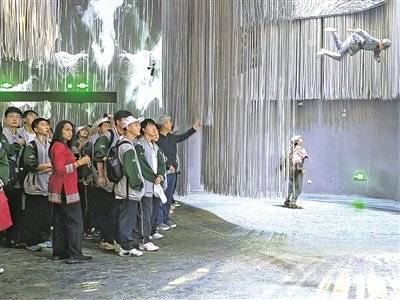 看哭东南亚博主！贵州这场AI红色演出，绝了