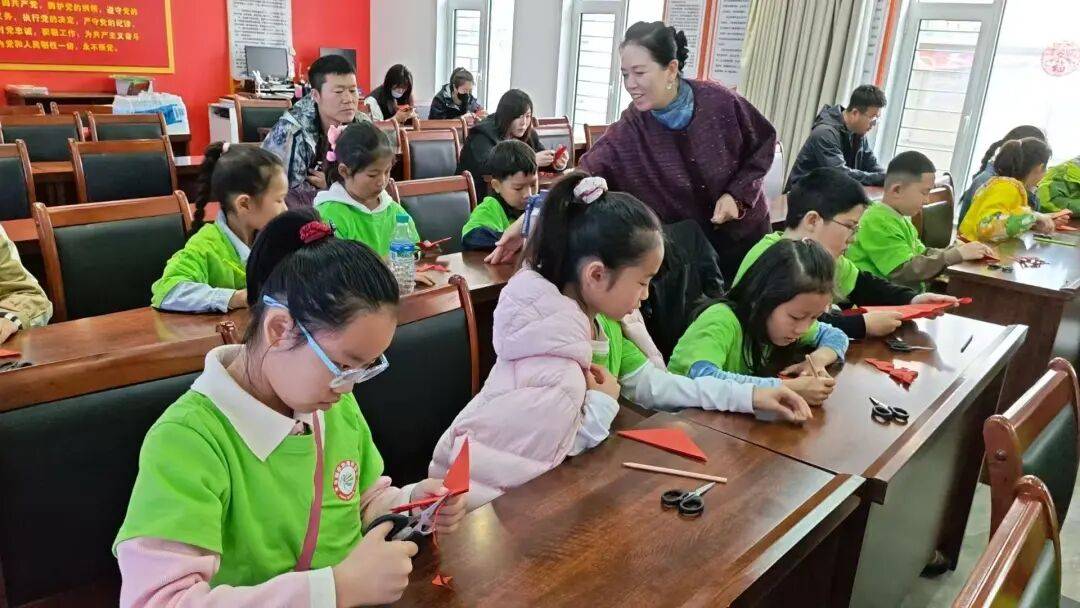 非遗传承丨和平街道爱民社区:指尖传非遗 剪纸润社区_文化_活动_传统