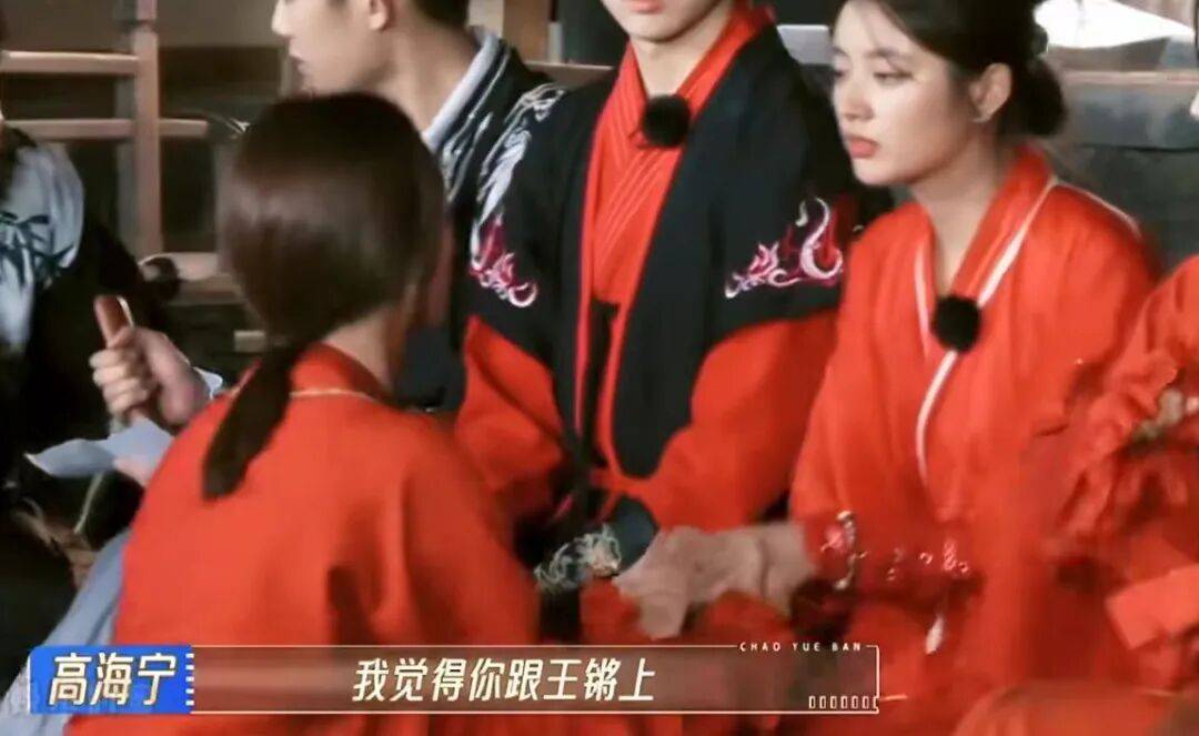 一比就露馅儿？