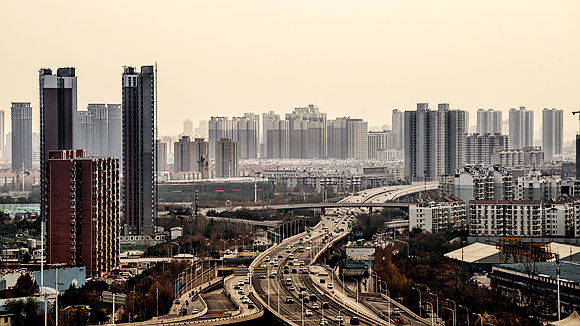 华润置地联合体底价15.8亿摘得郑州北龙湖两宗地块