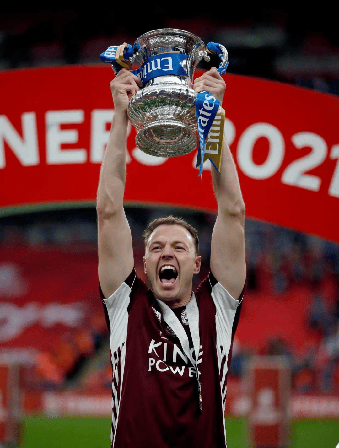 从英超神话到跌入英甲泥潭，莱斯特城十年，一场游戏一场梦