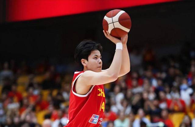 杨舒予、陈明伶出战澳大利亚联赛，未来女篮新星的国际化之路