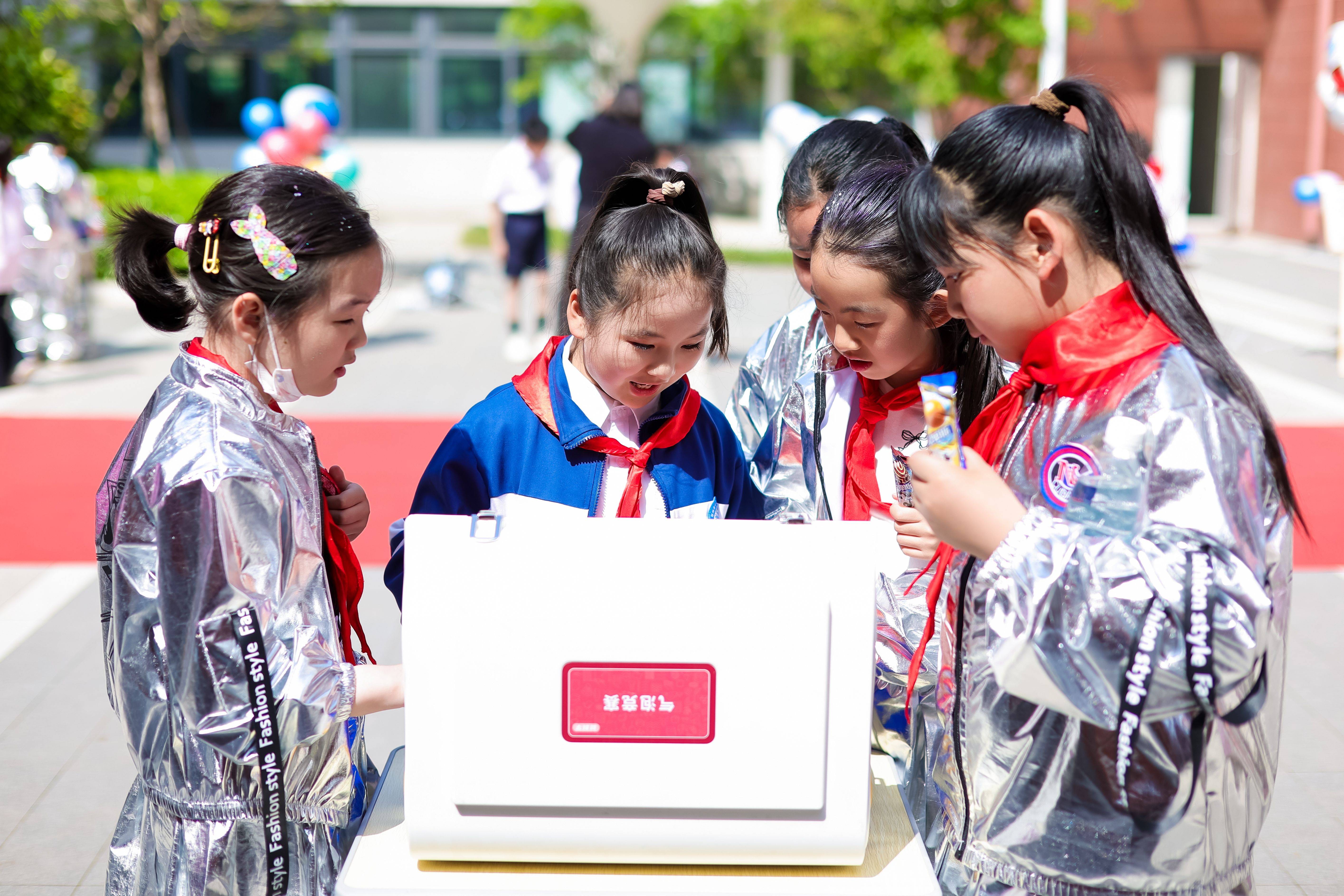 玩转科技趣无限 燃动春日筑华章——西流湖小学第三届科技运动会精彩落幕