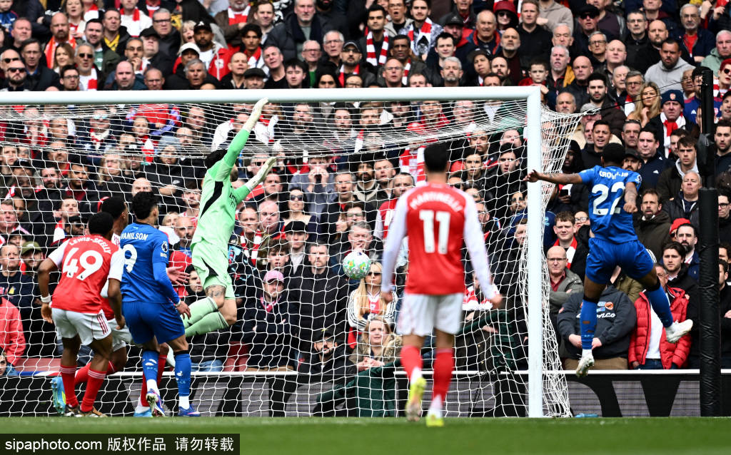 欧冠半决赛首回合惊险逆转：阿森纳女足2