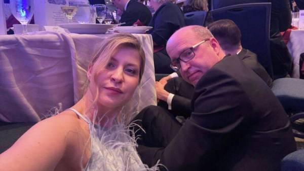 图片[5]-白宫记者协会晚宴枪击案：顺走两瓶红酒的，是乌克兰驻美大使？ -华闻时空