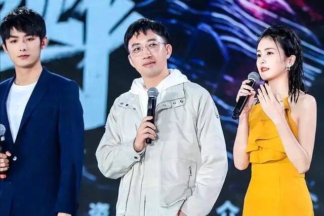 跑男争议持续发酵，于正反常沉默，白鹿真的会告别欢娱单飞吗？