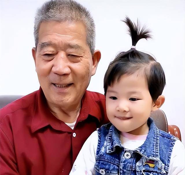 小天赐，终为父母当年的＂冲动＂买了单，年仅6岁活得不像个小孩