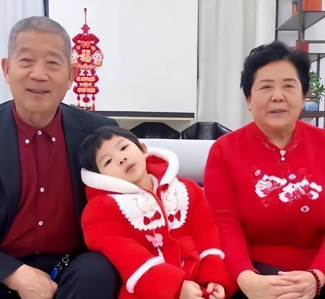 小天赐，终为父母当年的＂冲动＂买了单，年仅6岁活得不像个小孩