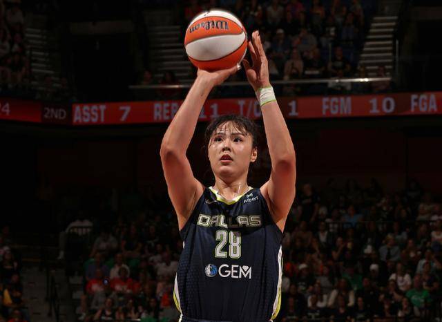 大爆发！李月汝7+9+3+1正负值+18 创多项WNBA赛季新高飞翼大胜