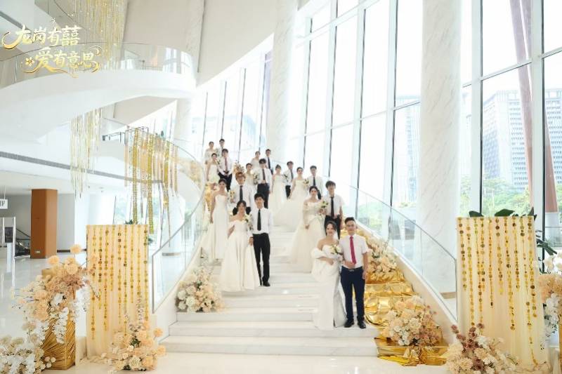 在充满艺术气息的地标结婚 还有机器人“钢琴家”伴奏