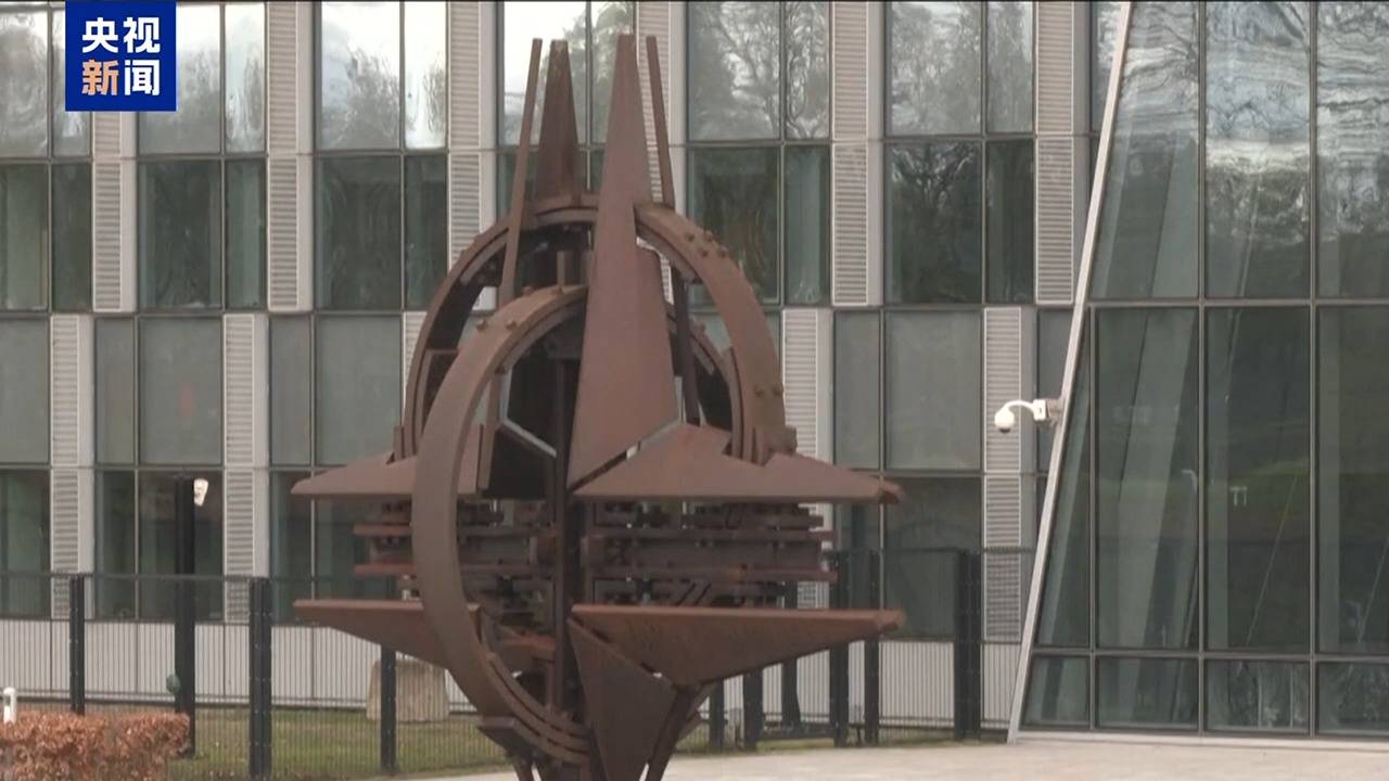 英法等國反對將GDP的0.25%用于對烏軍援海報