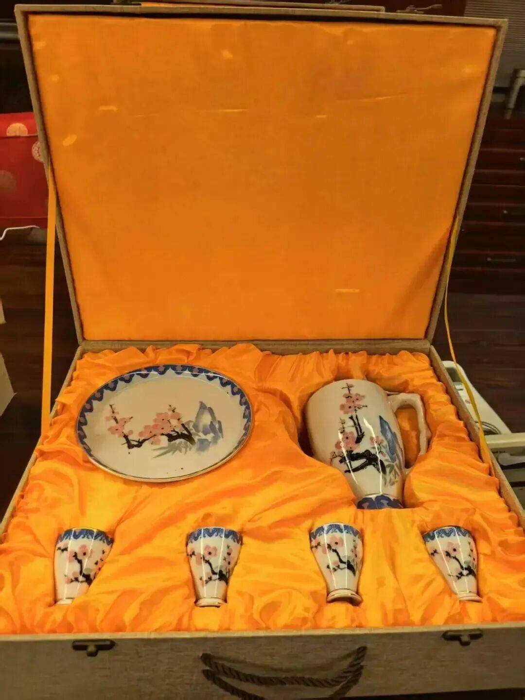 湖南工程师彭湃送给普京总统的瓷器，为什么会发出鸟鸣？