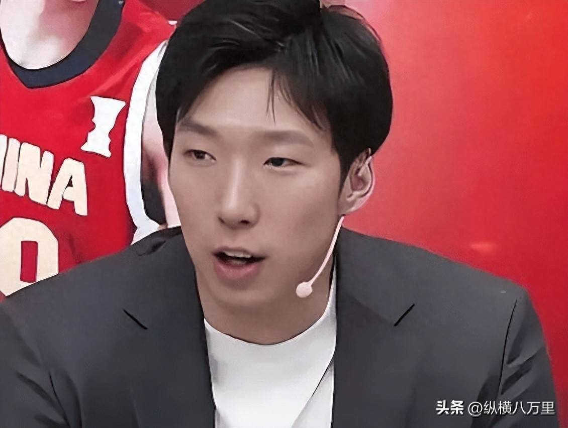 周琦坐解说席张镇麟得0分，男篮新阵容呼之欲出，这五人恐告别
