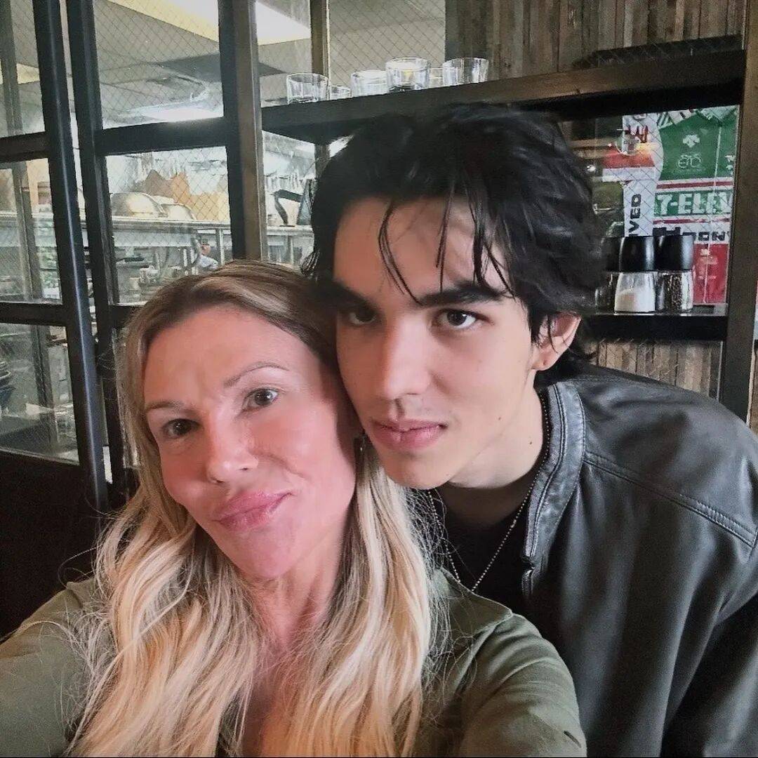 Brandi Glanville 好大方，居然请儿子吃唐扬炸鸡！