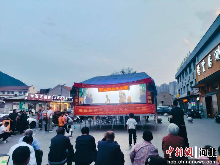 承德宽城：非遗皮影进乡村 文化惠民暖人心