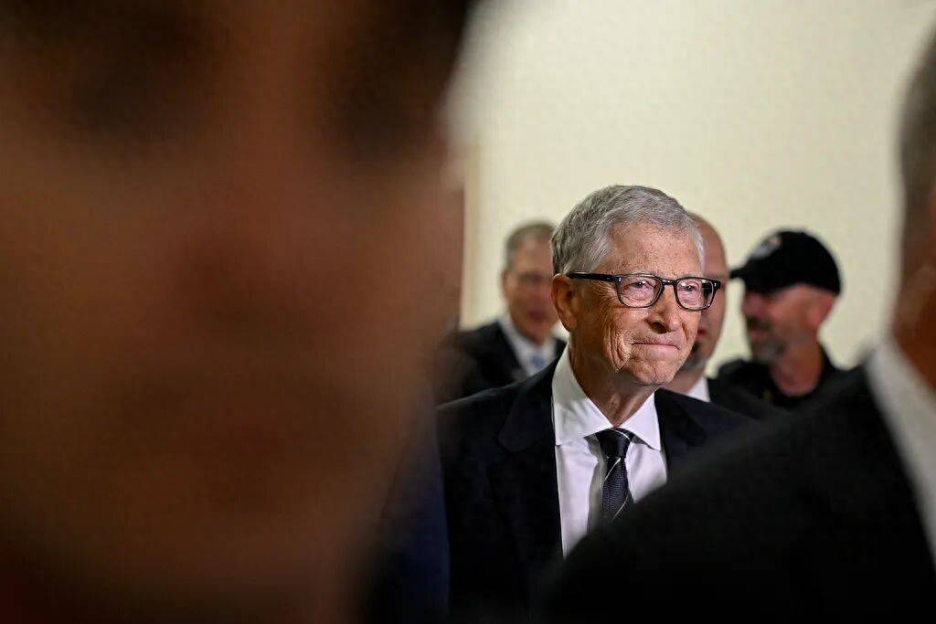 比尔·盖茨:我的几段婚外情都被他“掌握”了 -华闻时空