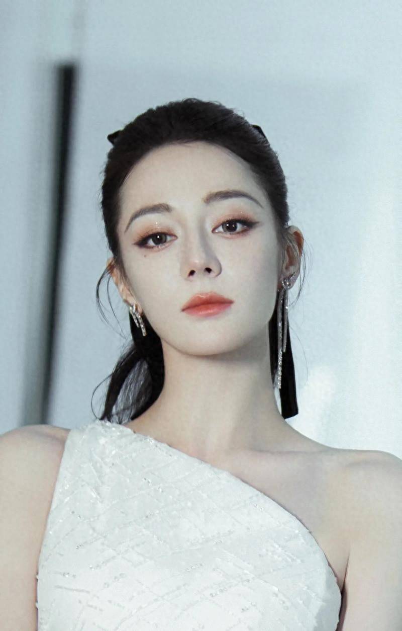 1天4个瓜！国外生子、女星恋情曝光、自曝怀双胎迪丽热巴最意外