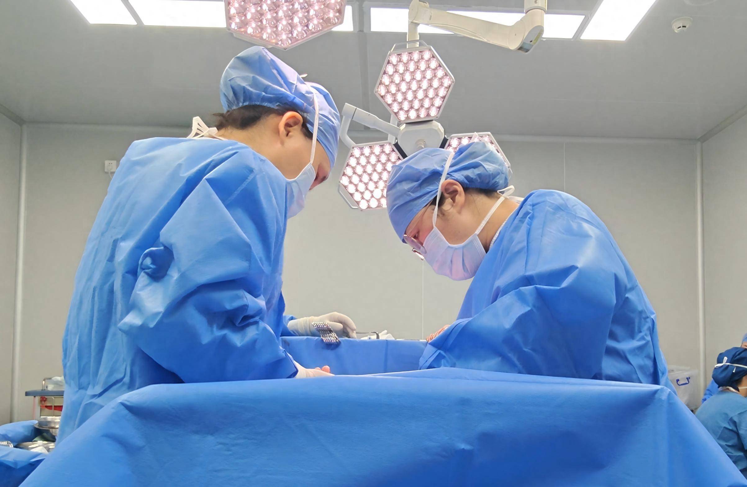 孕妇腹痛硬扛3个多小时险酿悲剧!医生提醒:这些“正常反应”可能是致命信