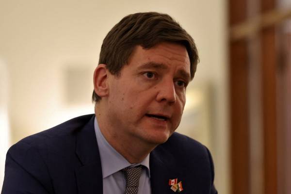 加拿大不列颠哥伦比亚省省长访华：我们太依赖美国，结果被关税坑惨了 -华闻时空