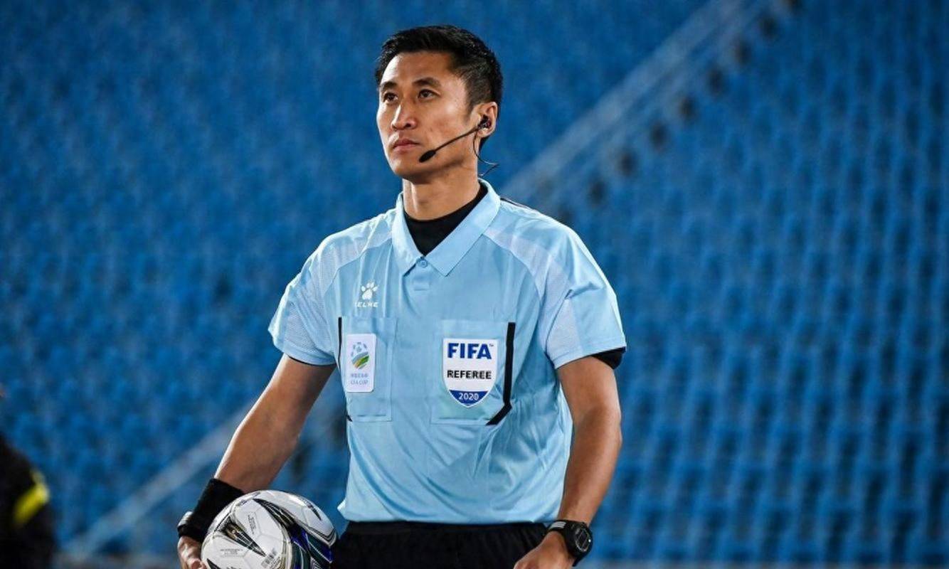 反差拉满!国足无缘世界杯,中国裁判却称霸淘汰赛赛场