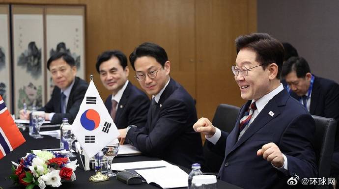 韩国总统李在明会见挪威首相:现场复刻“维京划船”,祝贺挪威队挺进世界杯八强 -华闻时空