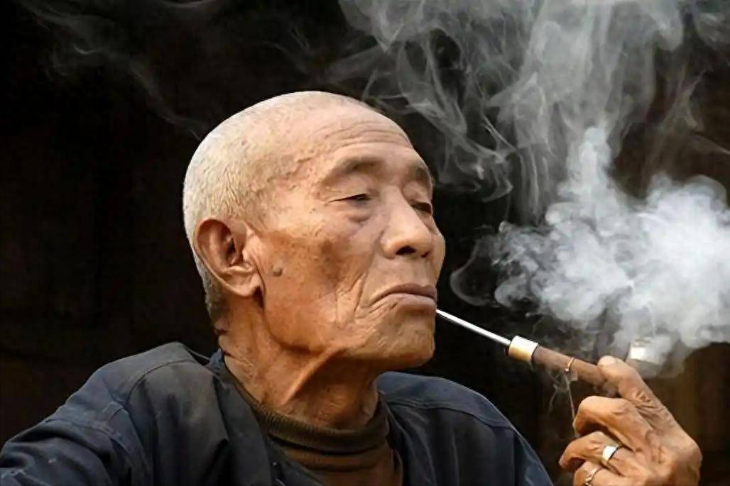 原创            医生发现：男性若突然戒烟，用不了多长时间，肝脏或出现4个变化