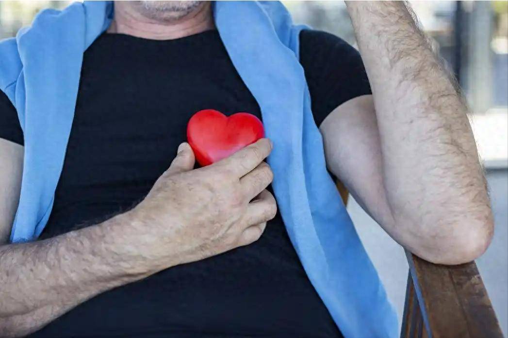 原创            男子因钾过低心脏骤停，医生：平时宁愿少吃点肉，也要多吃5物！