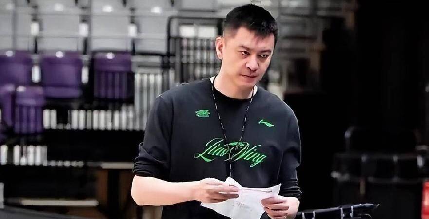 CBA三消息：广东宏远大外援又黄了？三连冠教头杨鸣没队要，山西老队长为胡金秋降薪，葛昭宝有情有义